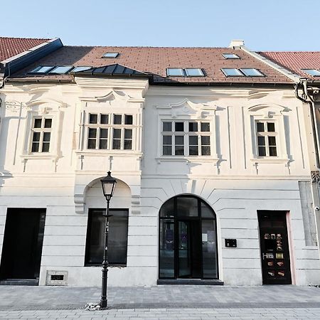 Hviezdoslavova Apartments, Trnava Centre, Parking Available Esterno foto