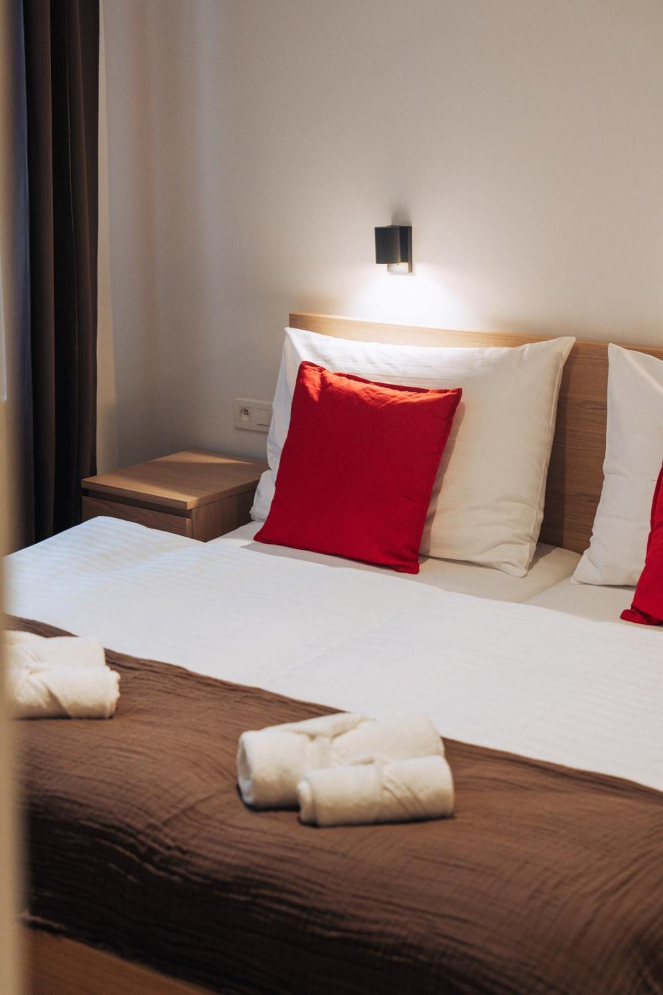 Hviezdoslavova Apartments, Trnava Centre, Parking Available Esterno foto