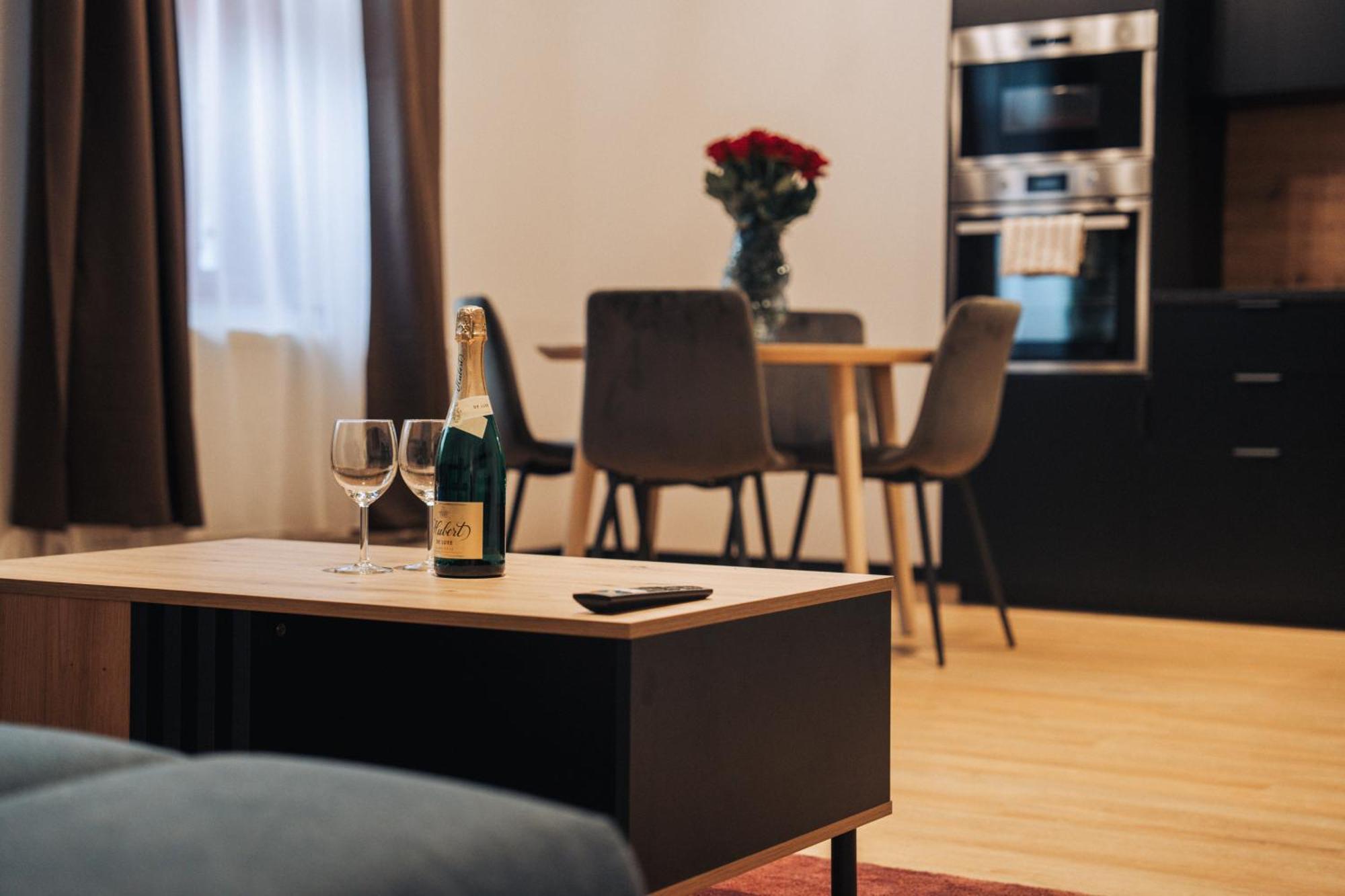 Hviezdoslavova Apartments, Trnava Centre, Parking Available Esterno foto